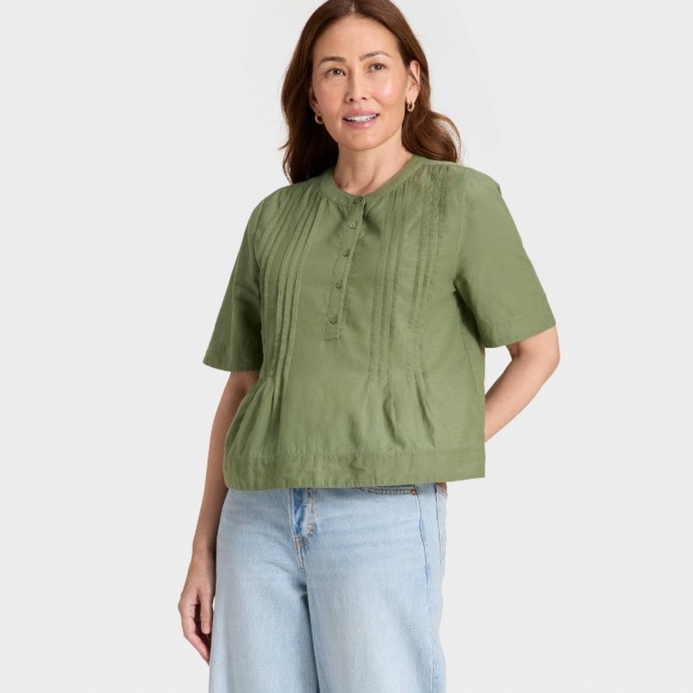 NWT Women’s Blouse - Large